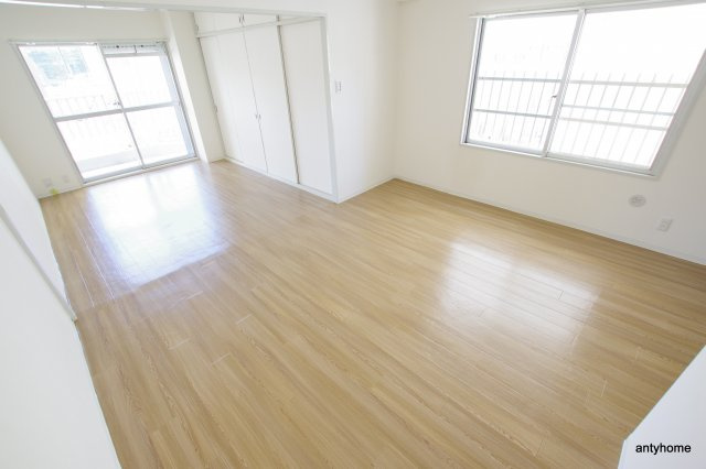 コープ野村梅田A棟　仲介手数料無料の居間・リビング