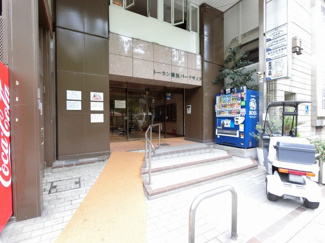 【エントランス】 | JR京浜東北線・根岸線「関内」駅徒歩3分、横浜市営地下鉄ブルーライン「伊勢佐木長者町」駅徒歩3分♪