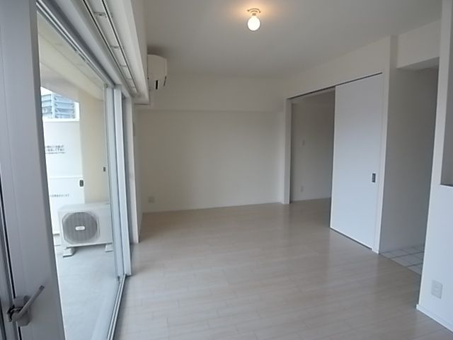 ナビールコート薬院の洋室