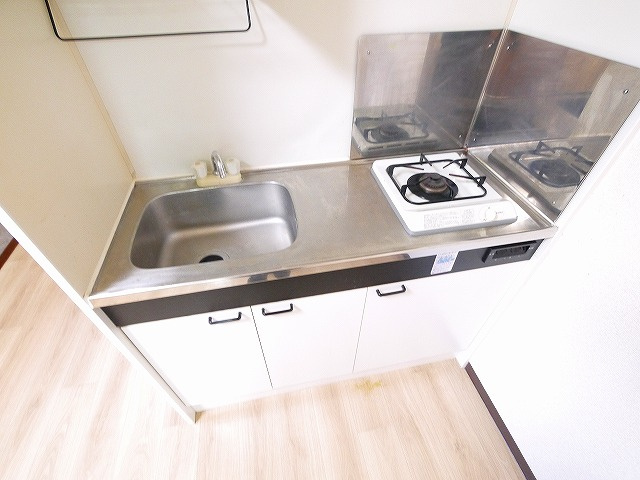 サニーコート西大寺のキッチン|コンパクトなキッチンで掃除もラクラク