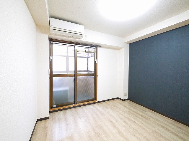 サニーコート西大寺の洋室|明るい洋室です