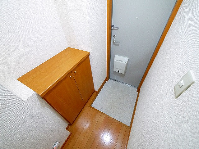 ベルコリーヌ冠山の玄関|収納もある玄関です