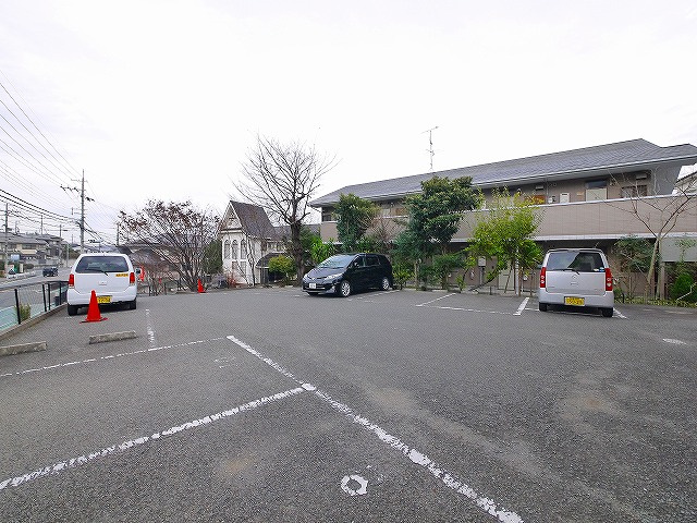 ベルコリーヌ冠山の駐車場|駐車スペースもあります