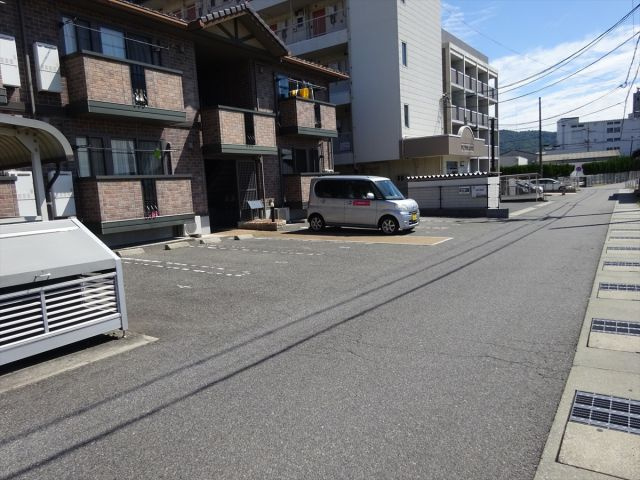 レオーノの駐車場