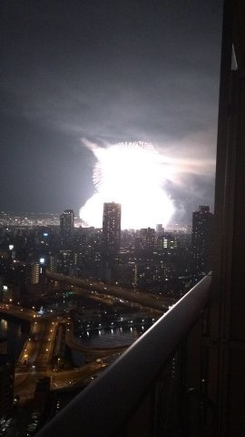 阿波座ライズタワーズ フラッグ46の展望|夏はバルコニーから淀川花火大会が観賞できます！