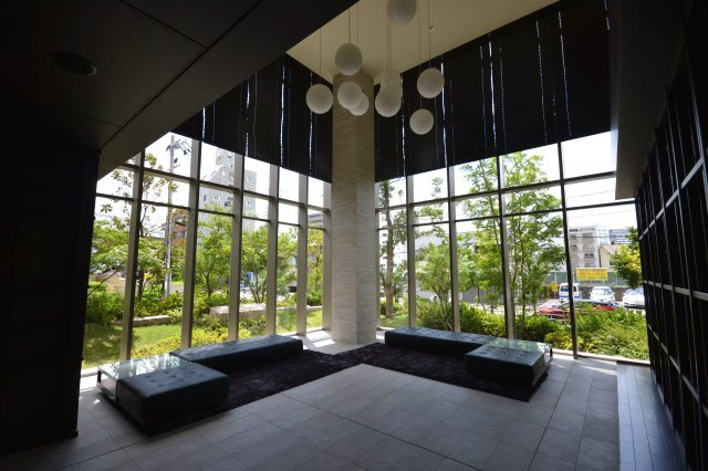 阿波座ライズタワーズ フラッグ46のその他共用部分|開放感のある広々としたロビーで、来訪されたお客様を明るくお迎え