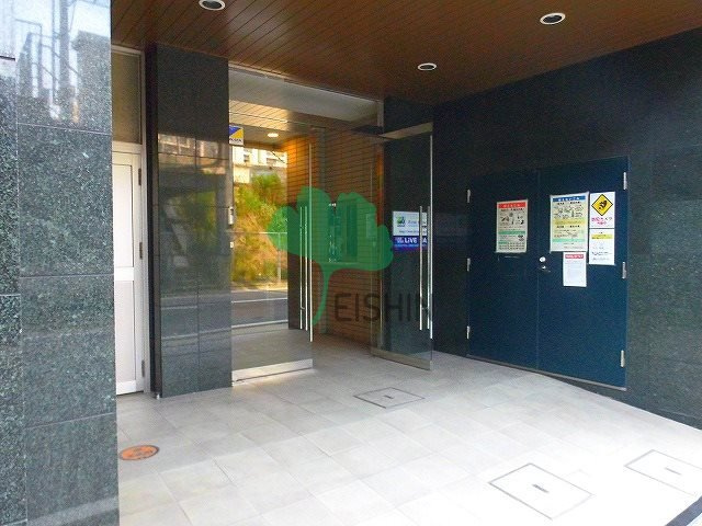スカイコート博多駅前1のエントランス