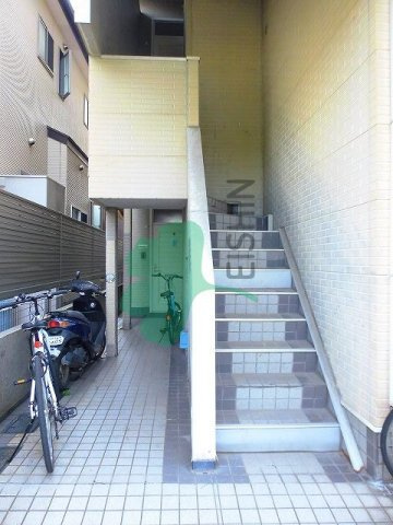 アートピア駅東のエントランス