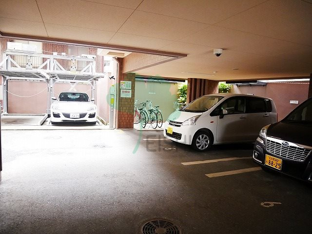 ダイアパレスエクセレーブル九大前の駐車場