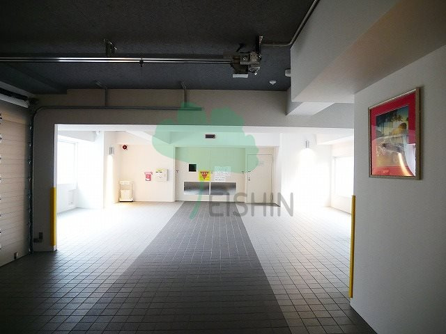 フェイズインアネックス博多の駐車場