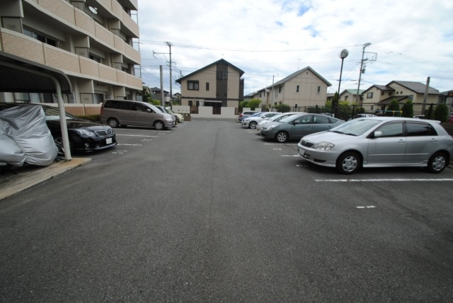 カーサヴェルデ宮ノ陣の駐車場