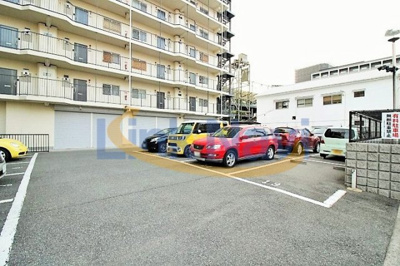 【駐車場】 | 日商岩井中津マンション | 車をお持ちの方に嬉しい駐車場付きの物件です