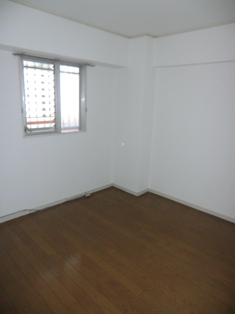 エヌ・エム・セーズの洋室