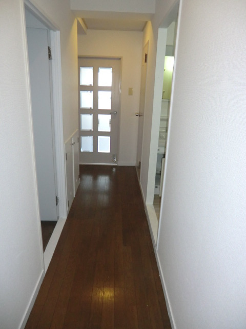 エヌ・エム・セーズの玄関