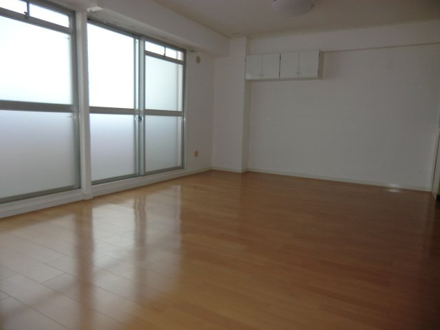 エヌ・エム・セーズの居間・リビング