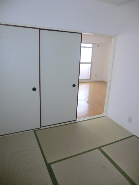 エヌ・エム・セーズの寝室