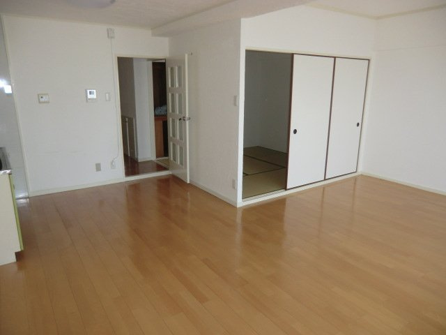 エヌ・エム・セーズの居間・リビング