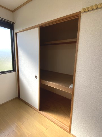 パークビレッジAの収納|中洋室押入れ