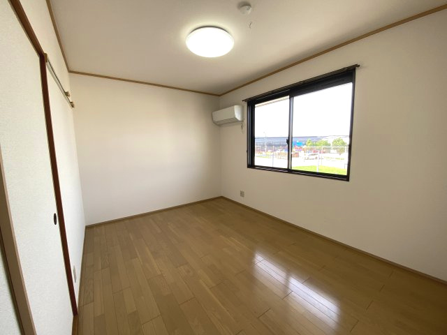 パークビレッジAの洋室|北洋室6帖　エアコン付き