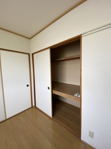 パークビレッジAの収納|北洋室押入れ