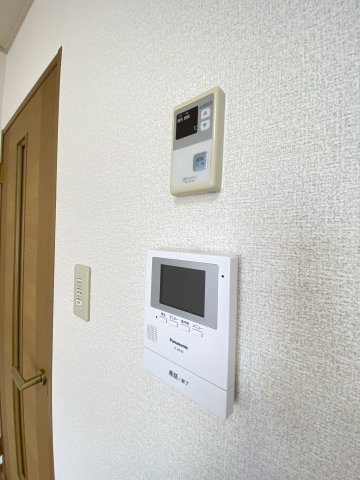 パークビレッジAの設備|モニタ付インターホン、給湯パネル