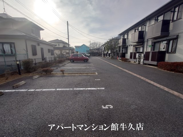 クレールセゾンBの駐車場