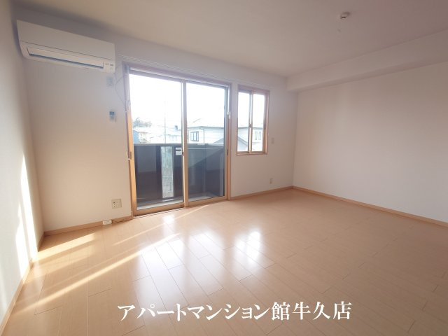 クレールセゾンBの居間・リビング