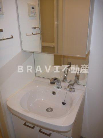 アーデン谷町　BRAVI不動産の洗面所|【アーデン谷町】忙しい朝には欠かせない洗面所です