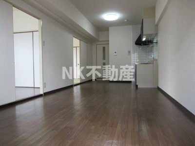 【居間・リビング】 | サンメゾン（俊徳道賃貸） | こちらのリビングで趣味の時間をお楽しみください