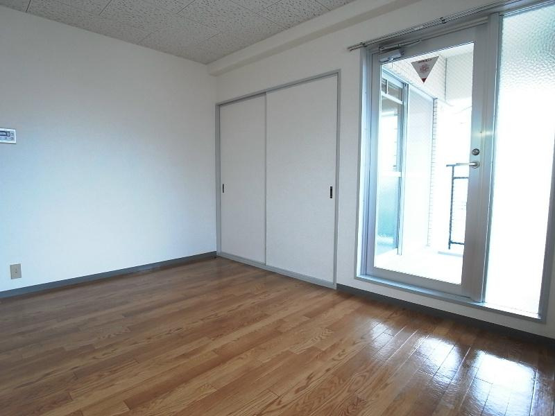 メゾンミヤマエの居間・リビング