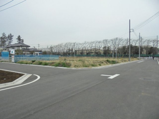 【前面道路含む現地写真】