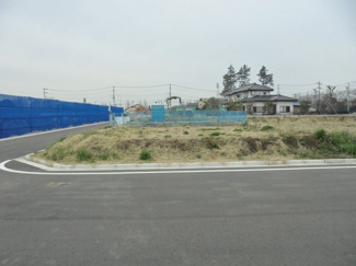 【前面道路含む現地写真】