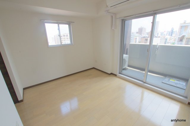 レジュールアッシュ梅田北　仲介手数料無料の居間・リビング