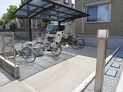 【その他共用部分】 | アムールⅠ | 屋根付きの駐輪場があるので雨が降っても安心です☆駅まで自転車もおすすめです！
