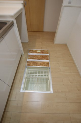 【収納】 | シェーネ 茂 | 床下収納