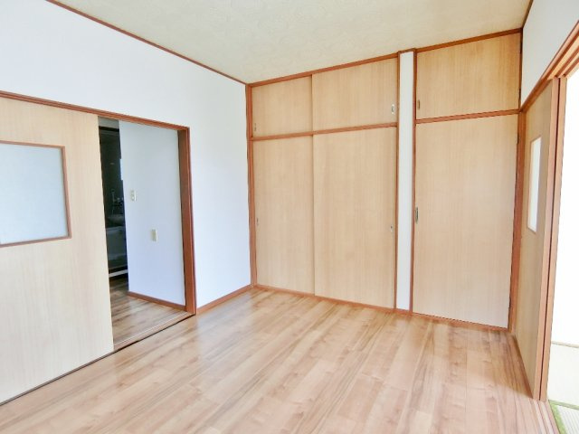 コーポ佐藤の洋室