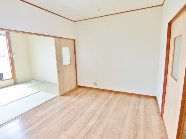コーポ佐藤の洋室