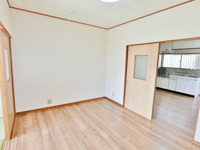 コーポ佐藤の洋室