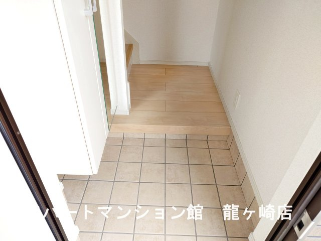 アイランドヒルズアミファイナルの玄関