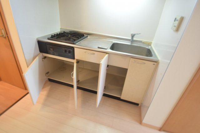 アムールのキッチン|キッチン下に収納あります