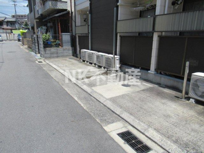 【駐車場】 | ハイツMISHIMA（ハイツミシマ）（久宝寺口賃貸） | 駐車場があるので、車を買う予定の方も安心です