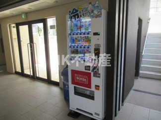 【ロビー】 | 建物内にある自動販売機です