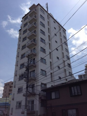 【外観】 | サンヨースカイハイツ | 角部屋・二面バルコニー、多摩川が目の前にあり花火大会を間近にご覧になれます♪
