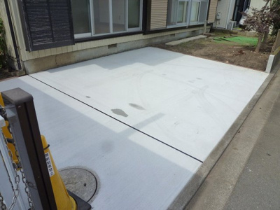 【駐車場】 | 小林貸家 | 新しく駐車場スペースを舗装しました。