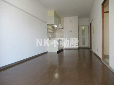 【居間・リビング】 | アバ・ハイム西村（長瀬賃貸） | こちらの居間で趣味の時間をお楽しみください