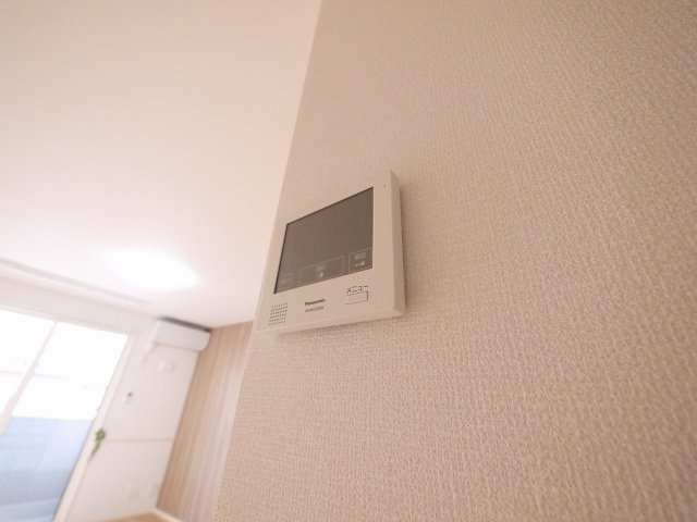 サニーソレイユのセキュリティ|お顔が見えるモニター付きインターホンで安心。