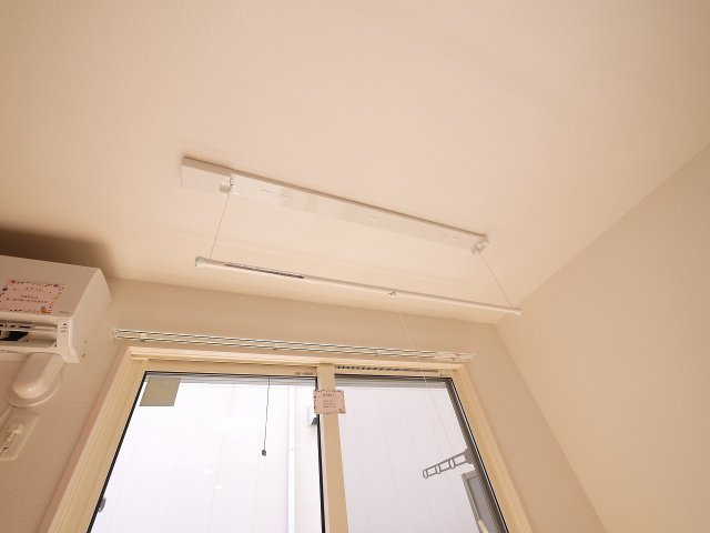 サニーソレイユの設備|室内物干しもついてます。