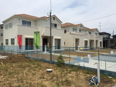 【外観】 | 加須市 外川 南欧風新築物件　土地６６坪　車並列３台可