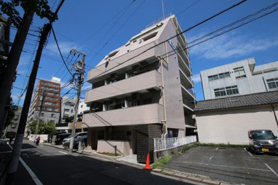 【外観】 | マリオン鶯谷第2 | マリオン鶯谷第２　総戸数２９戸の分譲タイプマンション！鉄筋コンクリート造の外観タイル張り！閑静な住宅街で静かな環境です！コンビニなど近くで買い物便利！