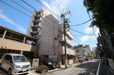 【外観】 | マリオン鶯谷第2 | マリオン鶯谷第２　総戸数２９戸の分譲タイプマンション！鉄筋コンクリート造の外観タイル張り！閑静な住宅街で静かな環境です！コンビニなど近くで買い物便利！